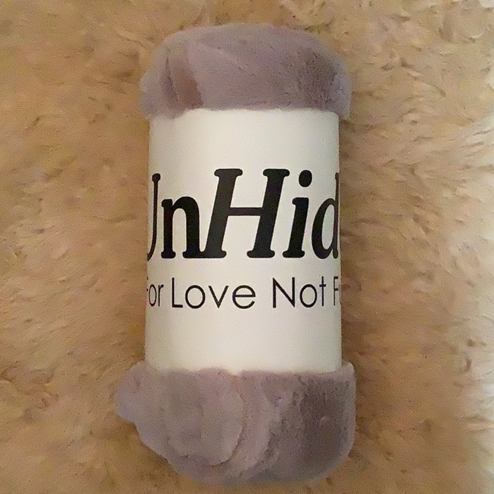 NEW UnHide Faux Fur throw blanket